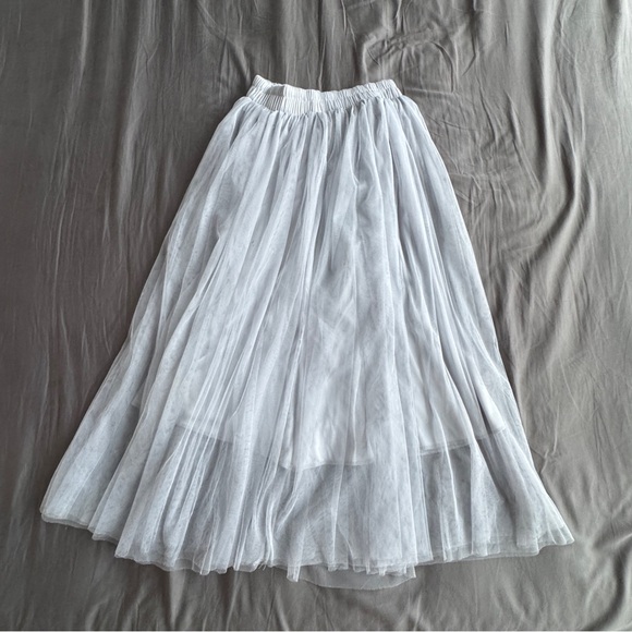 Dresses & Skirts - Elegant Grey Midi Tulle Skirt
